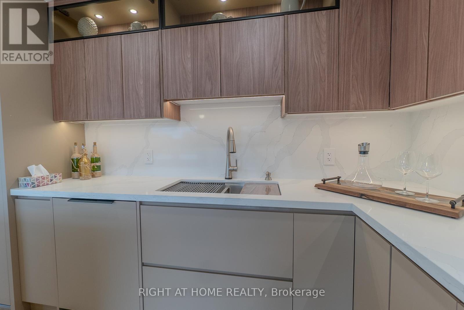 608 - 447 Walmer Road, Toronto, Ontario  M5P 2X9 - Photo 21 - C12709964