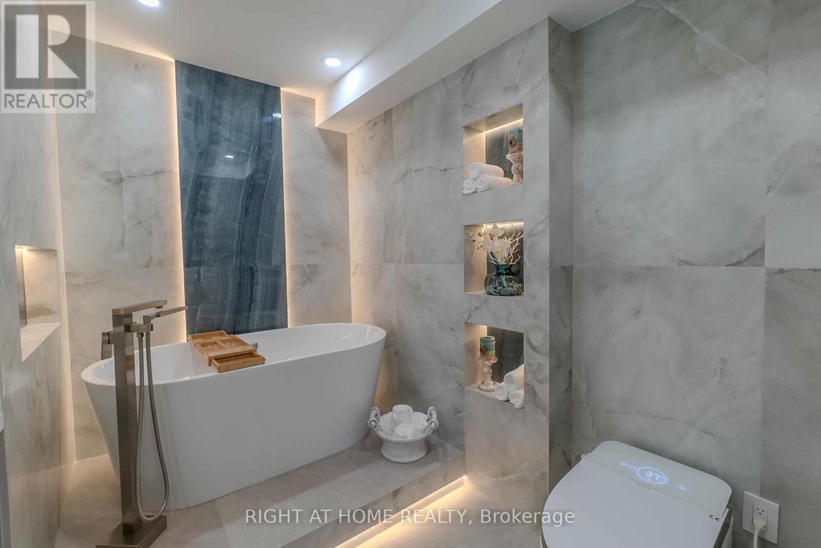 608 - 447 Walmer Road, Toronto, Ontario  M5P 2X9 - Photo 6 - C12709964