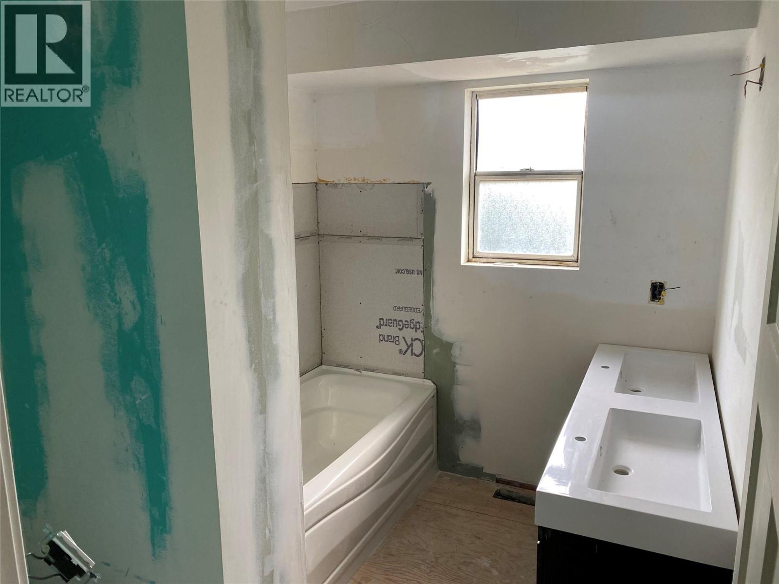 900 13th Street Kamloops Photo 4