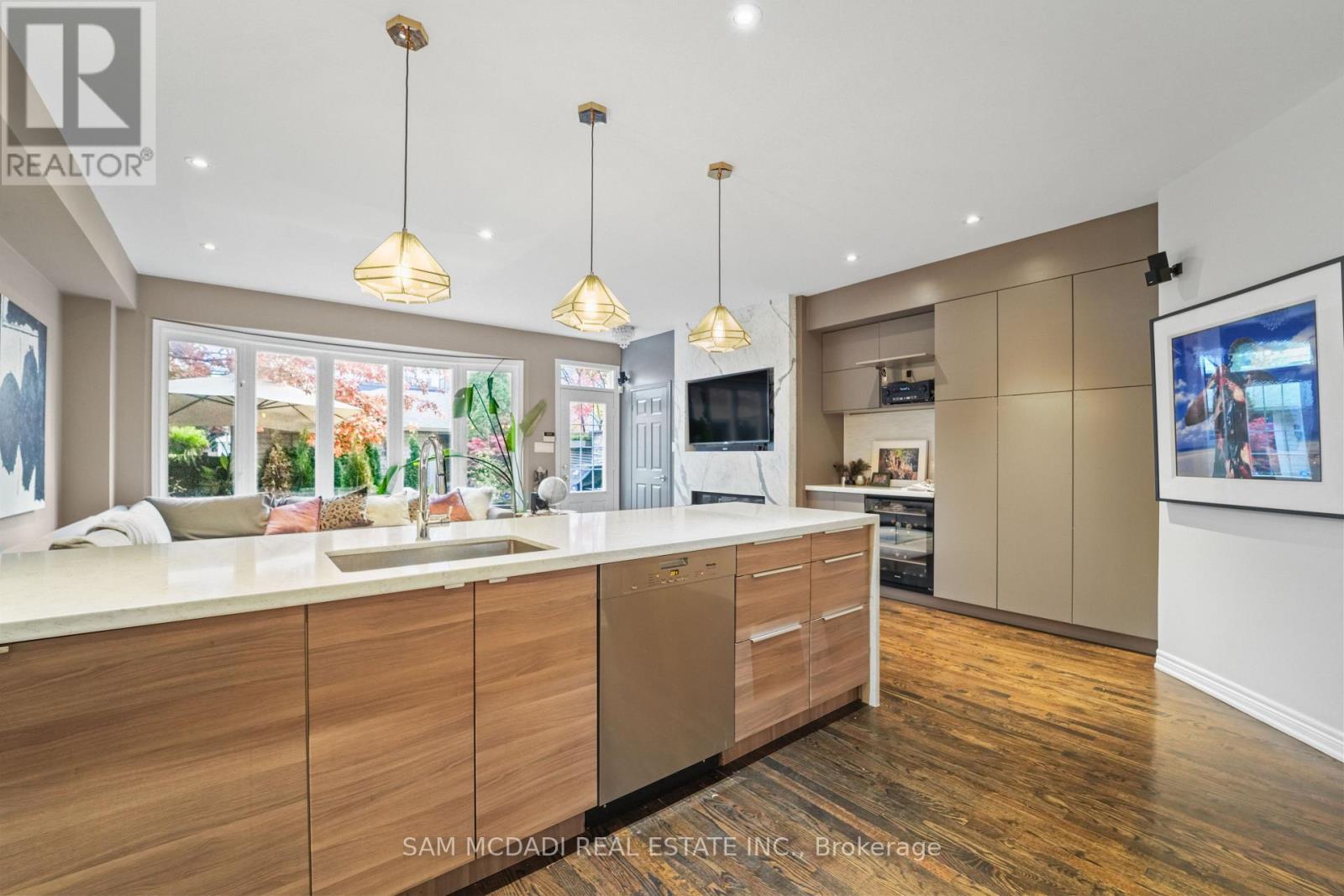 37 Winners Circle, Toronto, Ontario  M4L 3Y7 - Photo 12 - E12709954