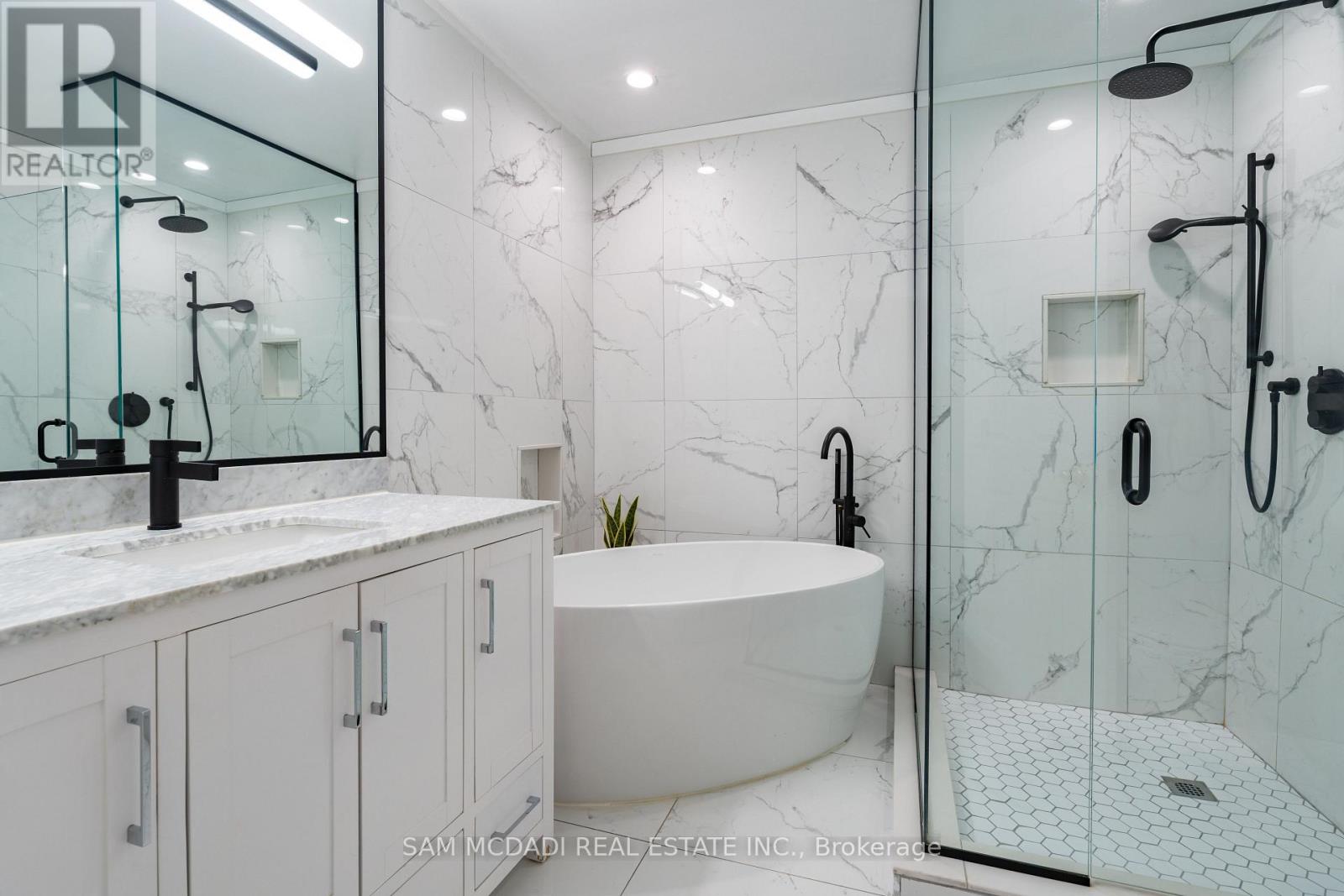 37 Winners Circle, Toronto, Ontario  M4L 3Y7 - Photo 28 - E12709954