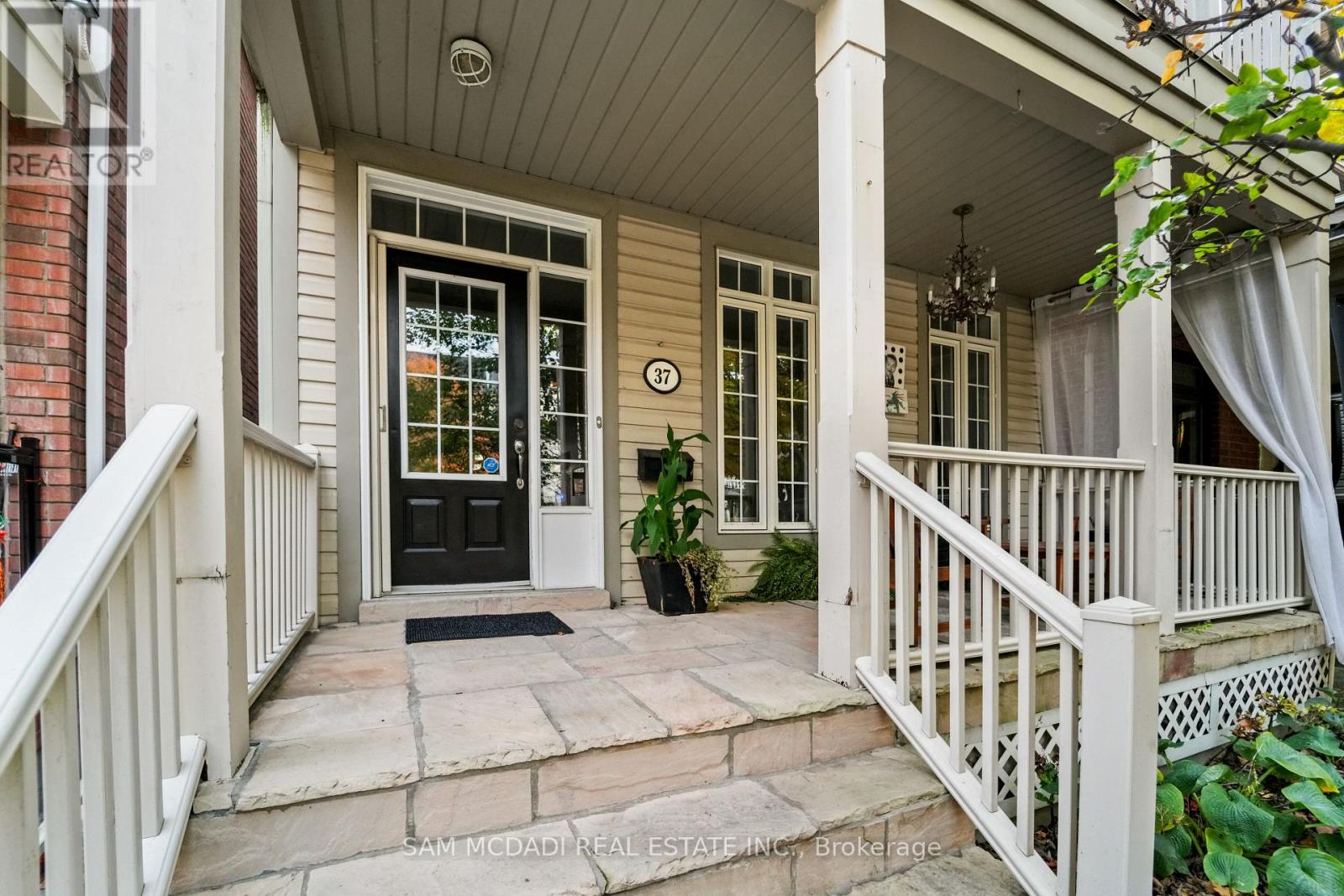 37 Winners Circle, Toronto, Ontario  M4L 3Y7 - Photo 3 - E12709954