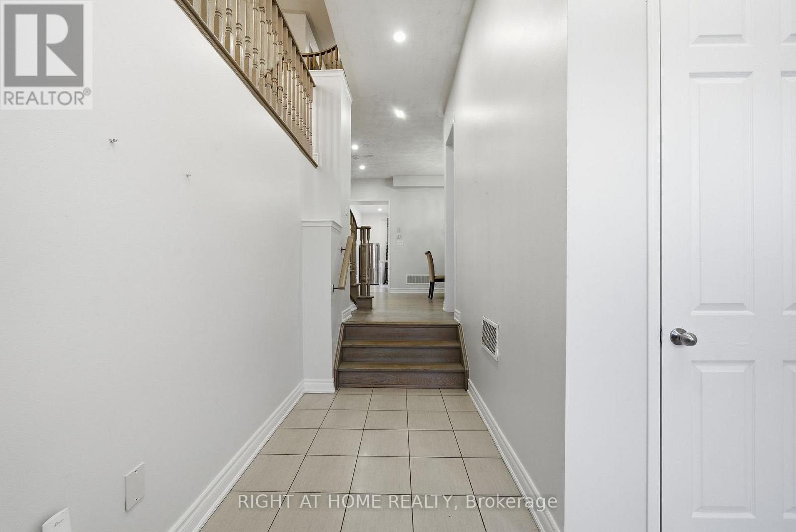 Main & Second Floor - 265 South Ocean Drive, Oshawa, Ontario  L1L 0K4 - Photo 7 - E12709996