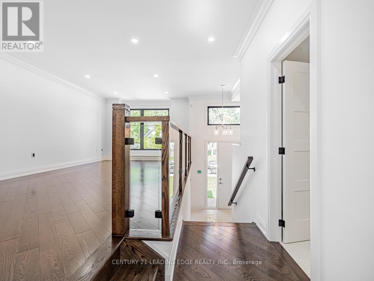 48b Maybourne Avenue, Toronto, Ontario  M1L 2V9 - Photo 15 - E12710050