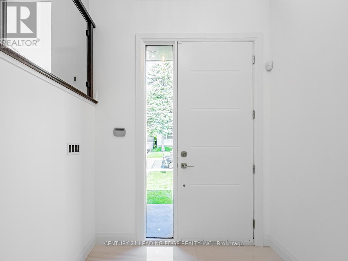 48b Maybourne Avenue, Toronto, Ontario  M1L 2V9 - Photo 4 - E12710050