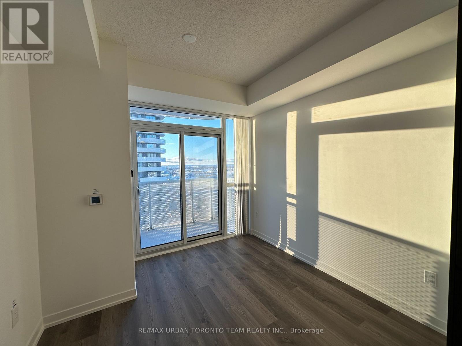 1701 - 8 Interchange Way, Vaughan, Ontario  L4K 5Z7 - Photo 4 - N12709906