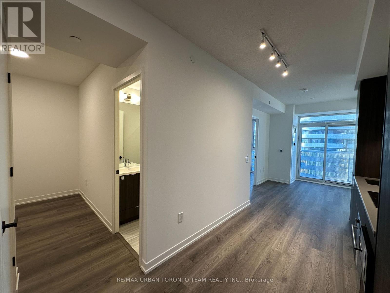 1701 - 8 Interchange Way, Vaughan, Ontario  L4K 5Z7 - Photo 5 - N12709906