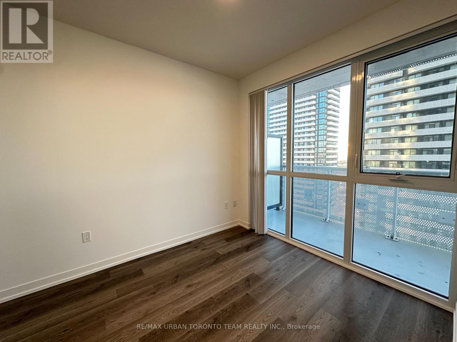 1701 - 8 Interchange Way, Vaughan, Ontario  L4K 5Z7 - Photo 7 - N12709906