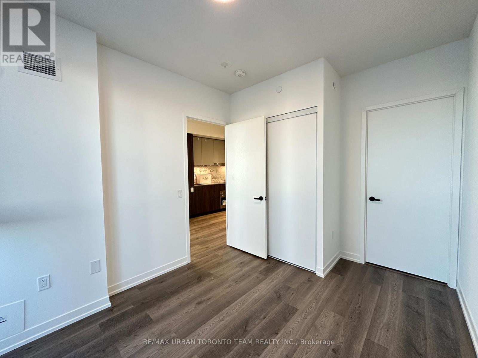 1701 - 8 Interchange Way, Vaughan, Ontario  L4K 5Z7 - Photo 8 - N12709906