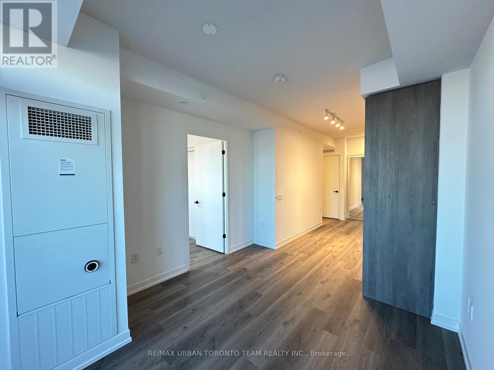 1707 - 8 Interchange Way, Vaughan, Ontario  L4K 5Z7 - Photo 5 - N12710018