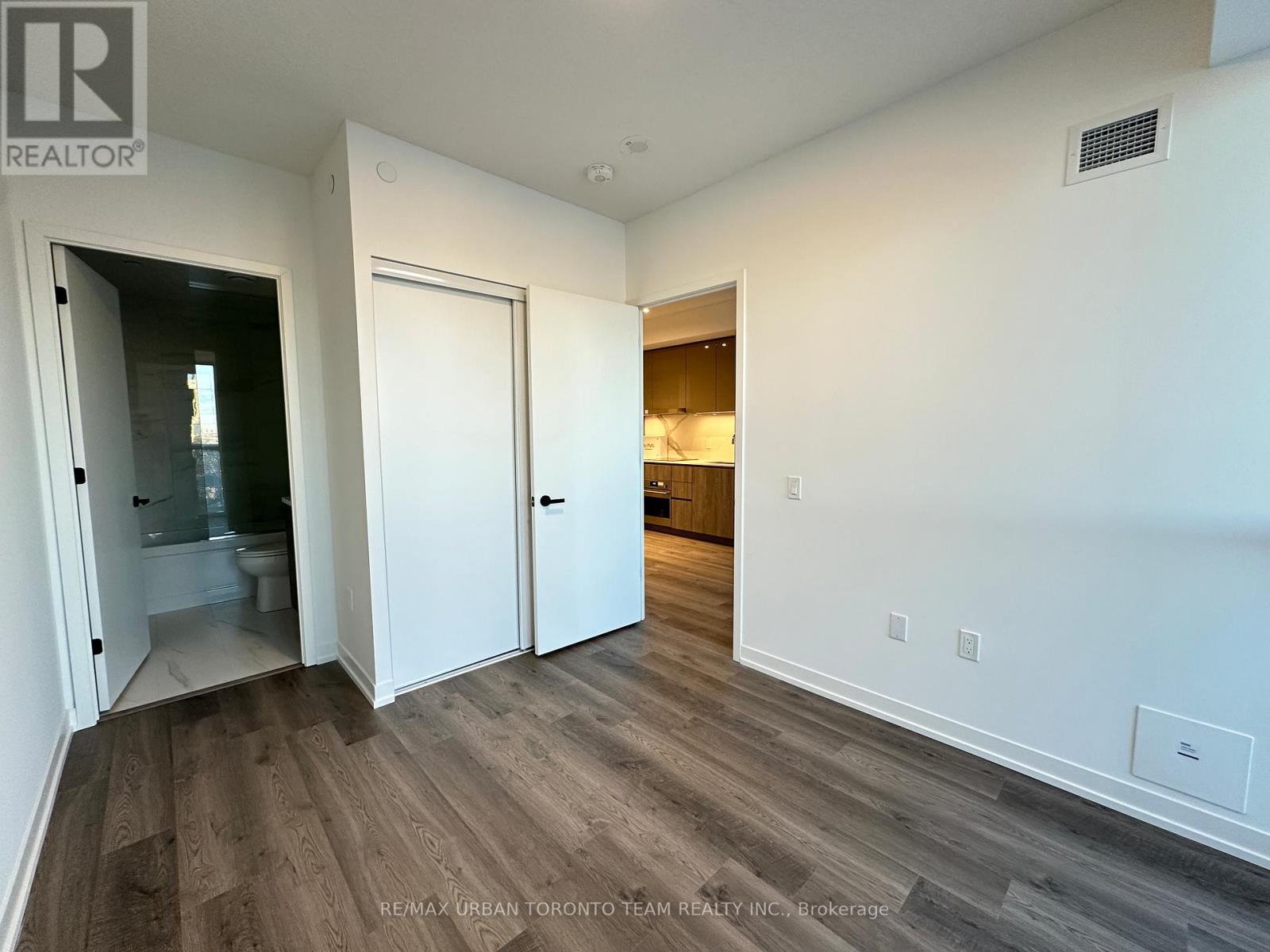 1707 - 8 Interchange Way, Vaughan, Ontario  L4K 5Z7 - Photo 8 - N12710018