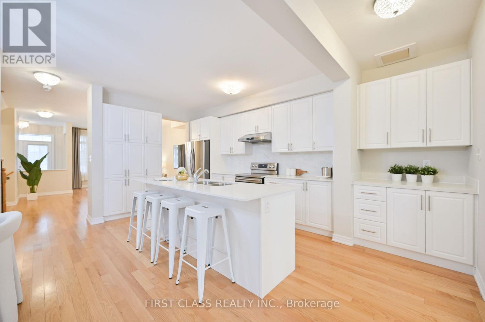 8 Elphee Lane, Markham, Ontario  L6B 0Z5 - Photo 10 - N12710072