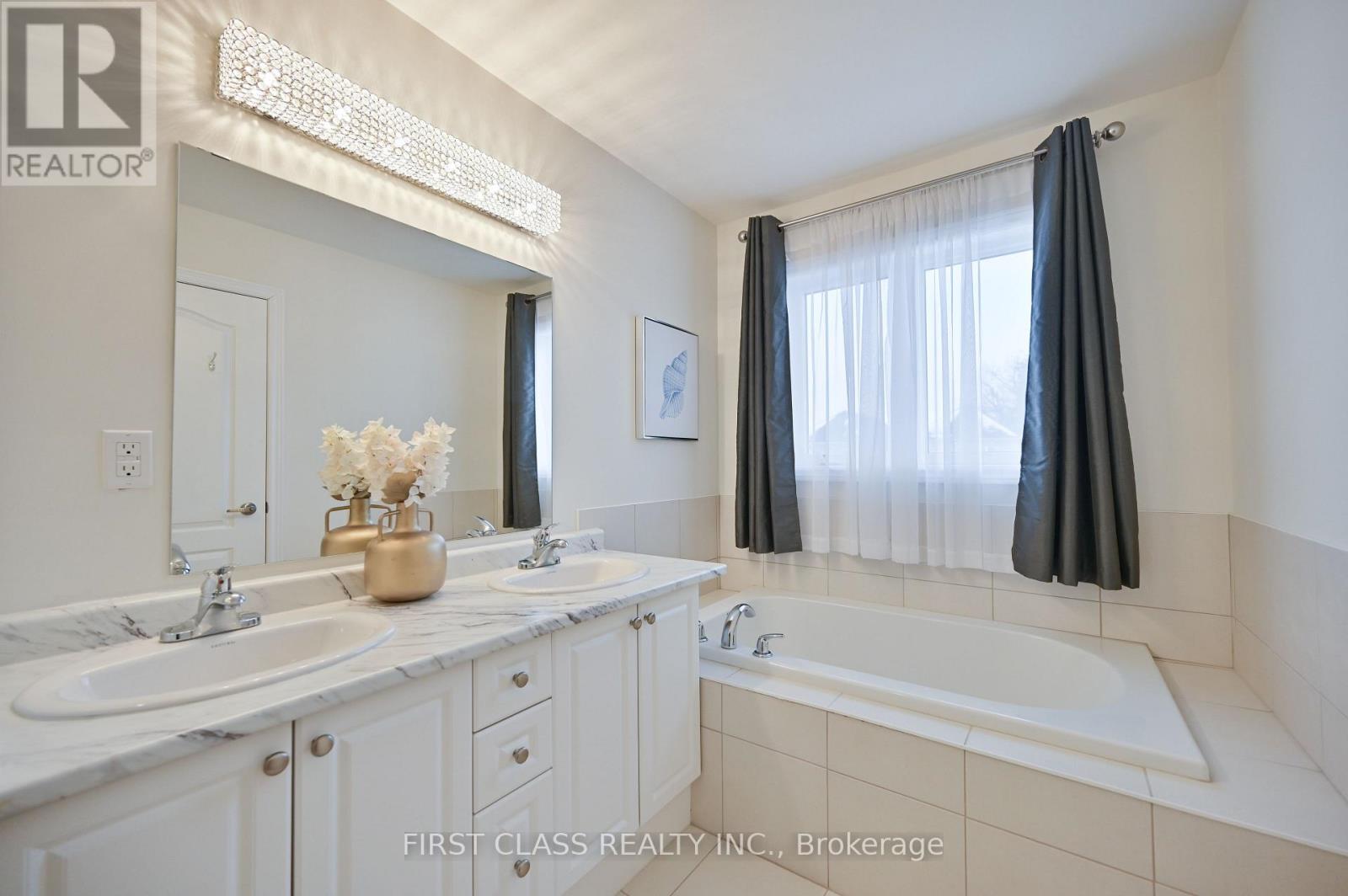 8 Elphee Lane, Markham, Ontario  L6B 0Z5 - Photo 29 - N12710072