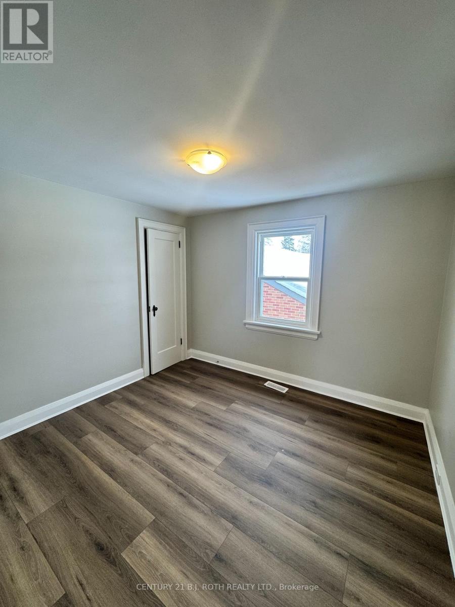 48 Drury Lane, Barrie, Ontario  L4M 3C8 - Photo 3 - S12709962