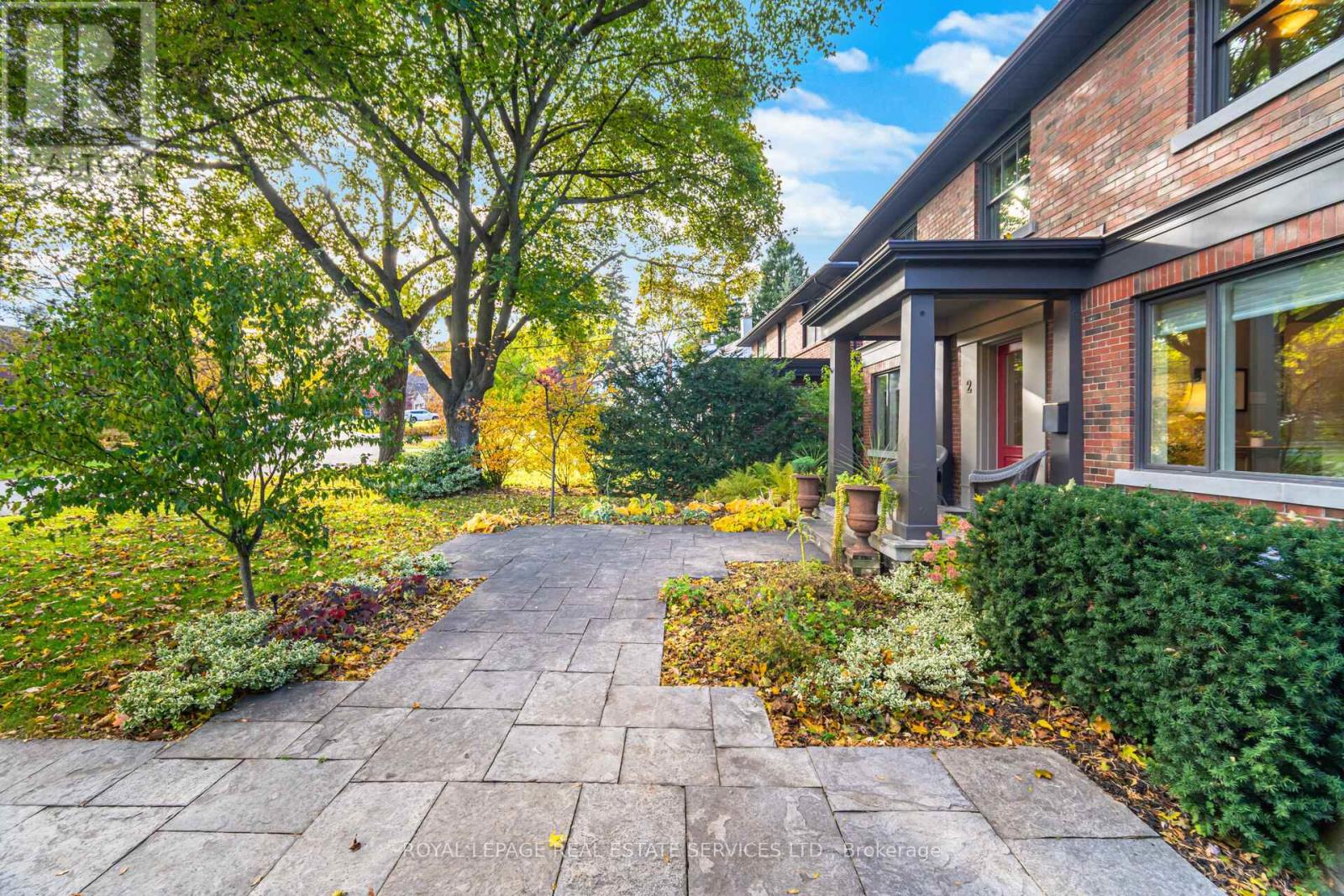 2 Hartfield Court, Toronto, Ontario  M9A 3E3 - Photo 4 - W12709924