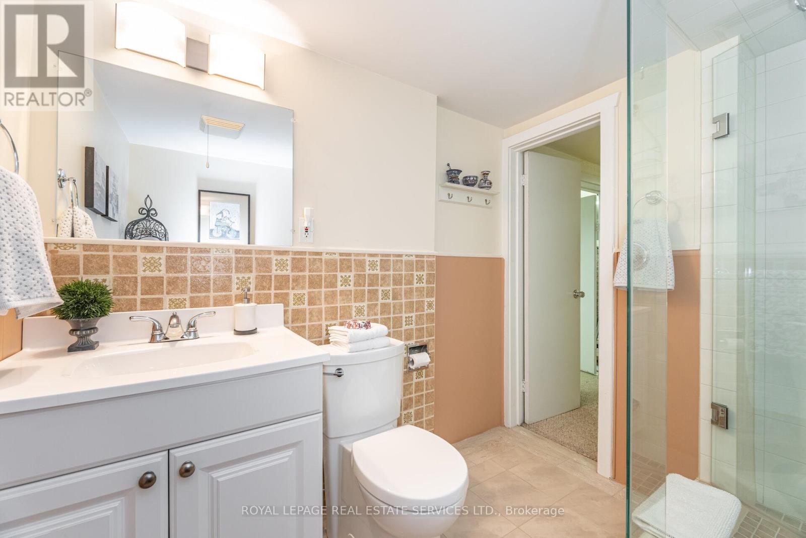 2 Hartfield Court, Toronto, Ontario  M9A 3E3 - Photo 41 - W12709924