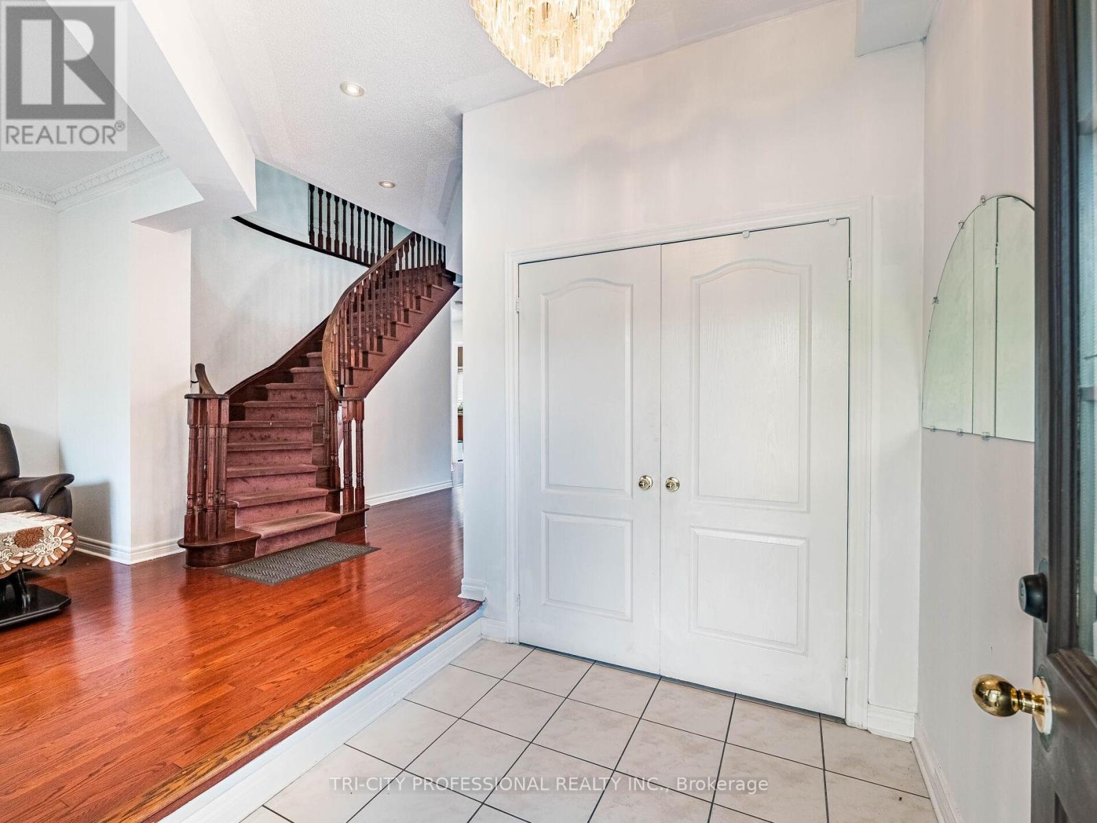 26 Tangleridge Boulevard, Brampton, Ontario  L6R 2X5 - Photo 5 - W12709974