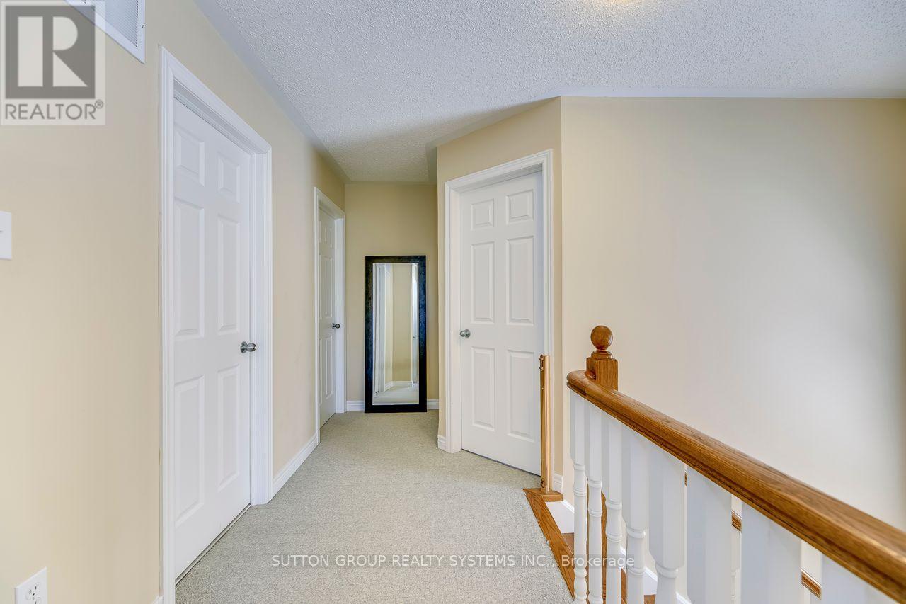 2408 Hilda Drive, Oakville, Ontario  L6H 7N3 - Photo 5 - W12710022