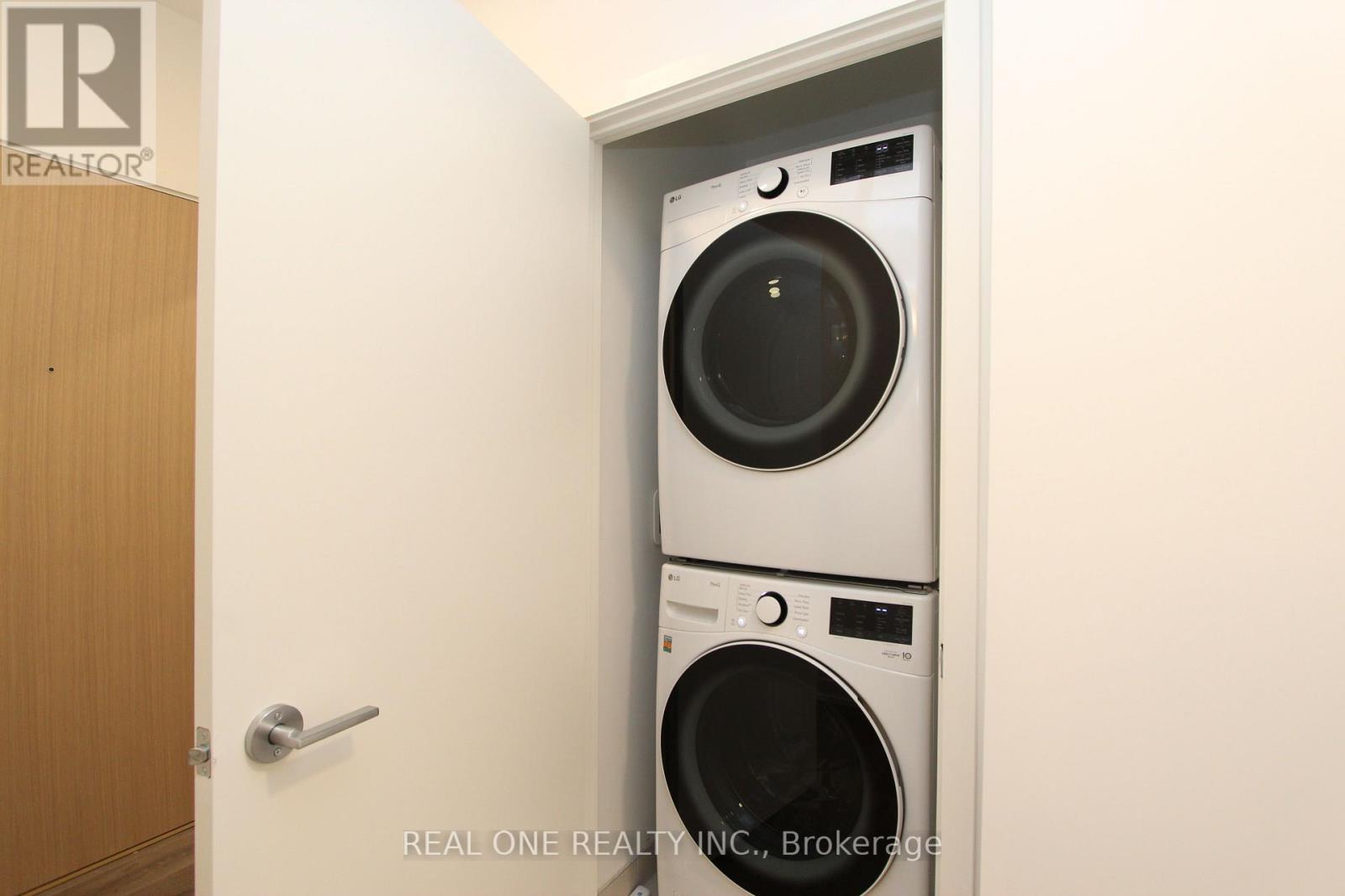 2808 - 395 Square One Drive, Mississauga, Ontario  L5B 0P6 - Photo 16 - W12704318