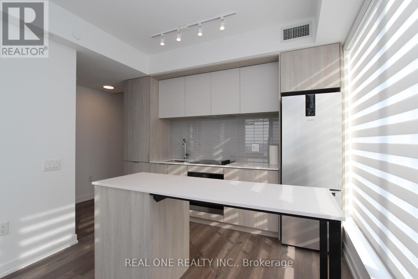 2808 - 395 Square One Drive, Mississauga, Ontario  L5B 0P6 - Photo 4 - W12704318