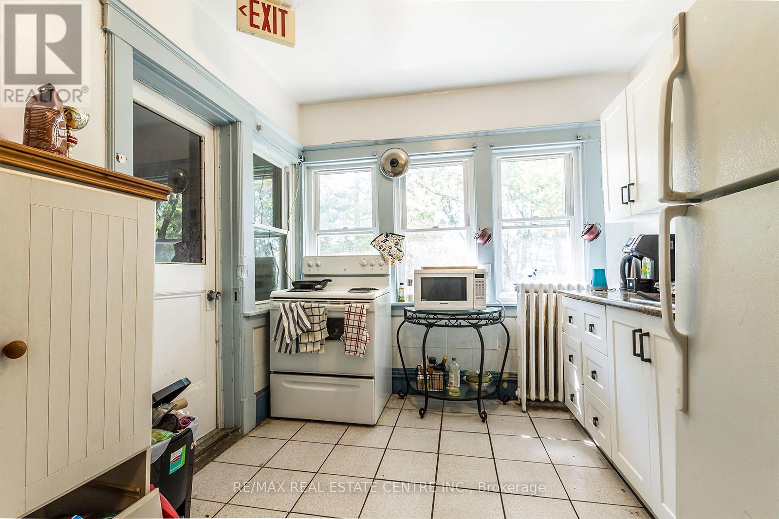 133 Albert Street, Waterloo, Ontario  N2L 3T2 - Photo 7 - X12709948