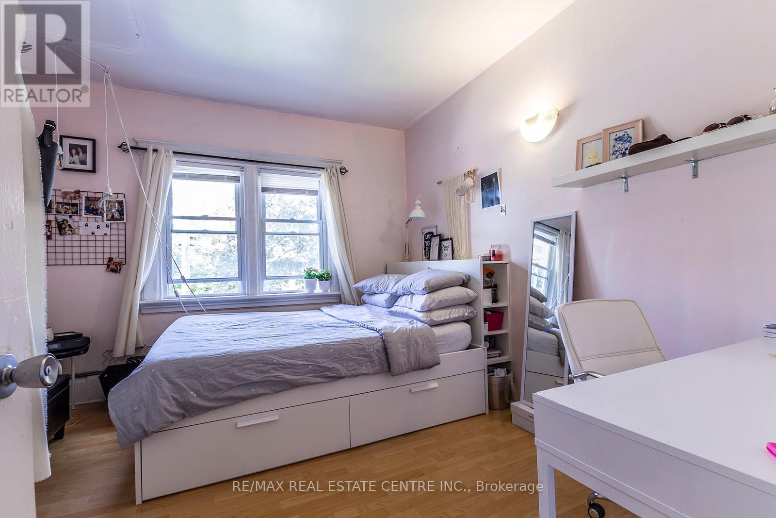 133 Albert Street, Waterloo, Ontario  N2L 3T2 - Photo 8 - X12709948