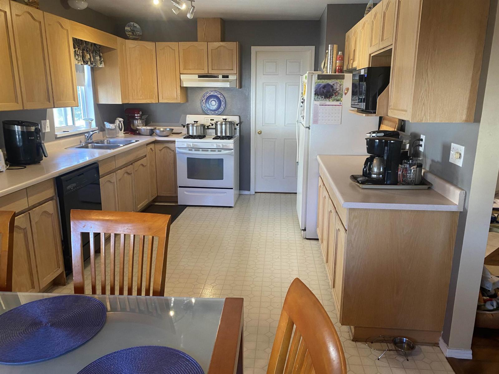 8479 Cade Barr Street, Mission, British Columbia  V2V 7K4 - Photo 2 - R3078262