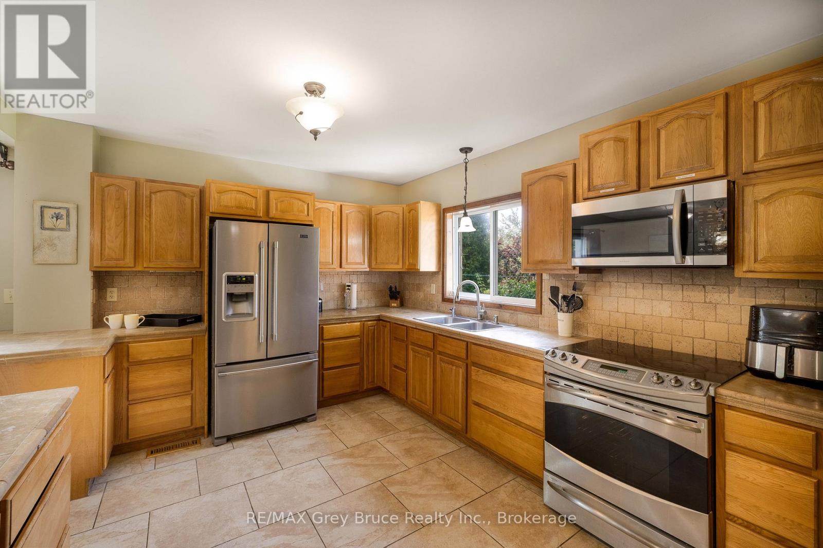 7011 Highway 6, Northern Bruce Peninsula, Ontario  N0H 2R0 - Photo 11 - X12413523