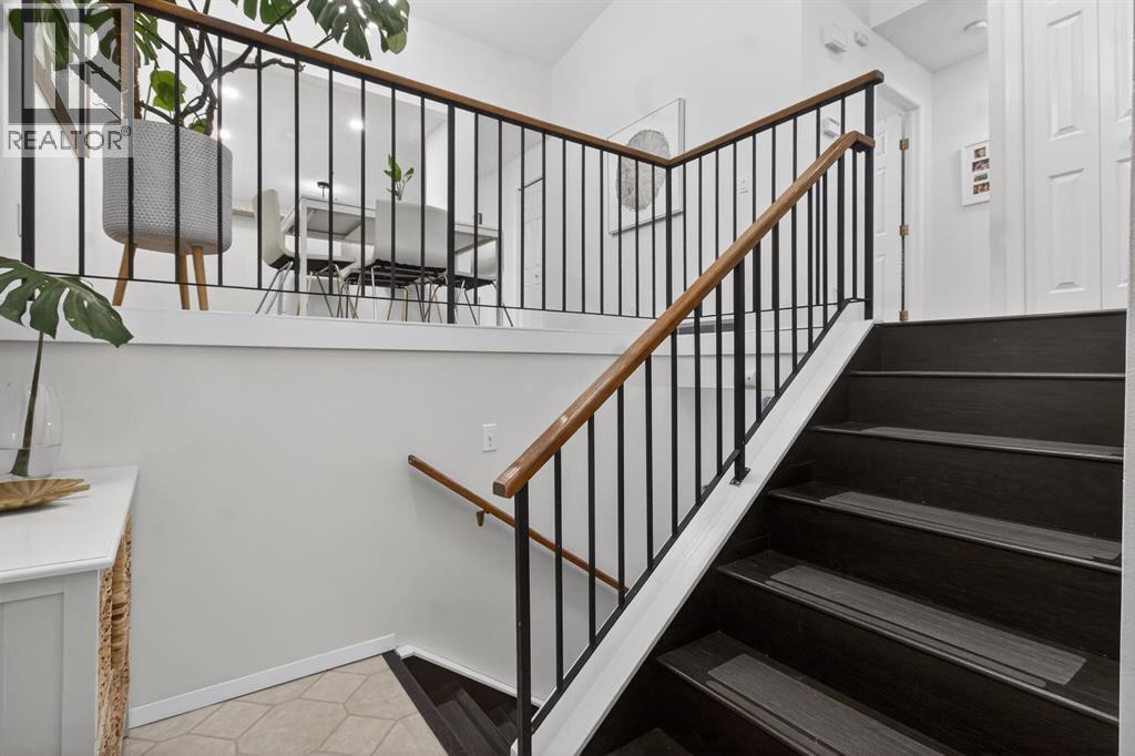 643 Strathcona Drive Sw, Calgary, Alberta  T3H 1K6 - Photo 3 - A2277598