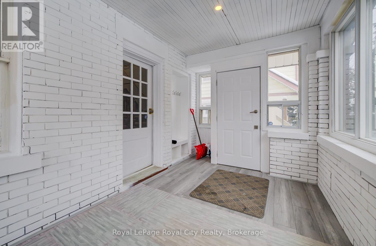 18 Shanley Street, Kitchener, Ontario  N2H 5N8 - Photo 4 - X12710112