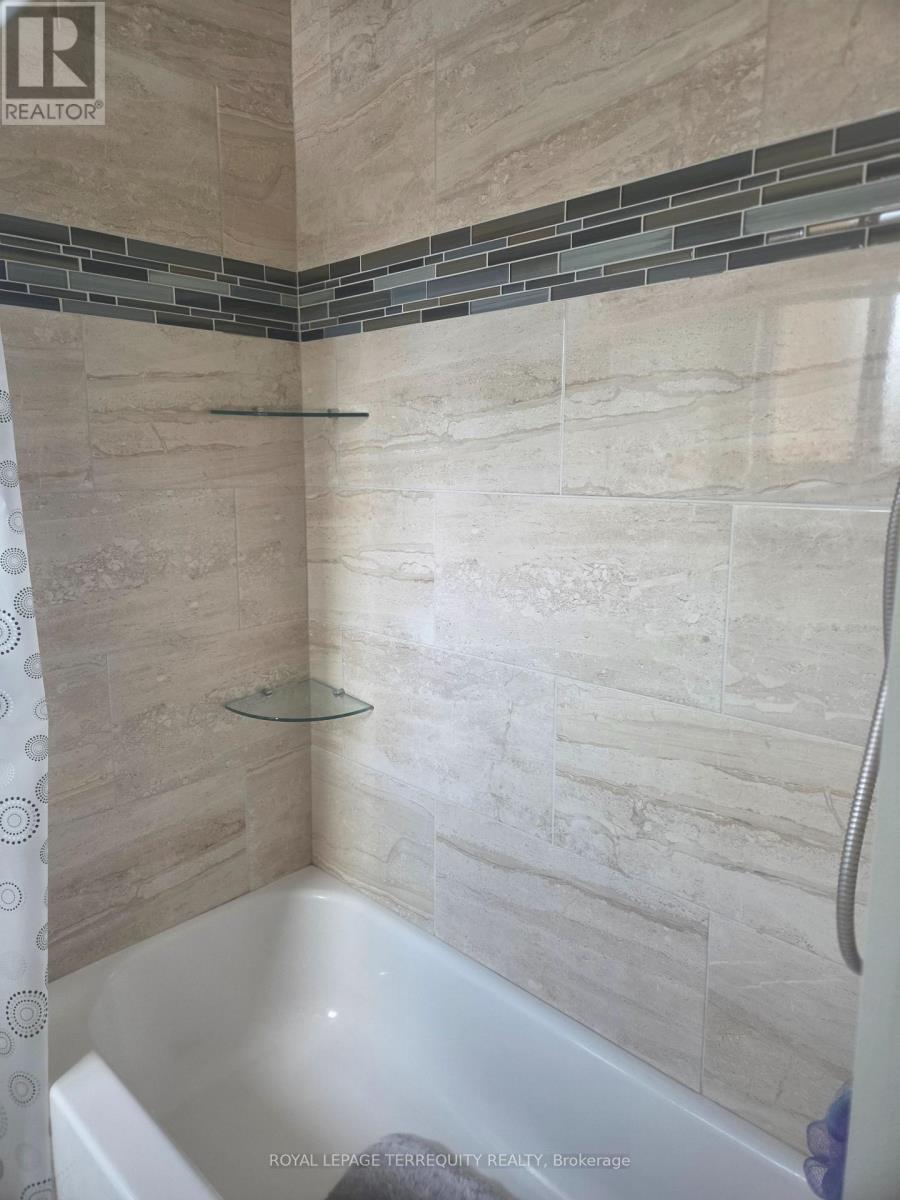 32 Randall Drive, Ajax, Ontario  L1S 6L2 - Photo 14 - E12710074