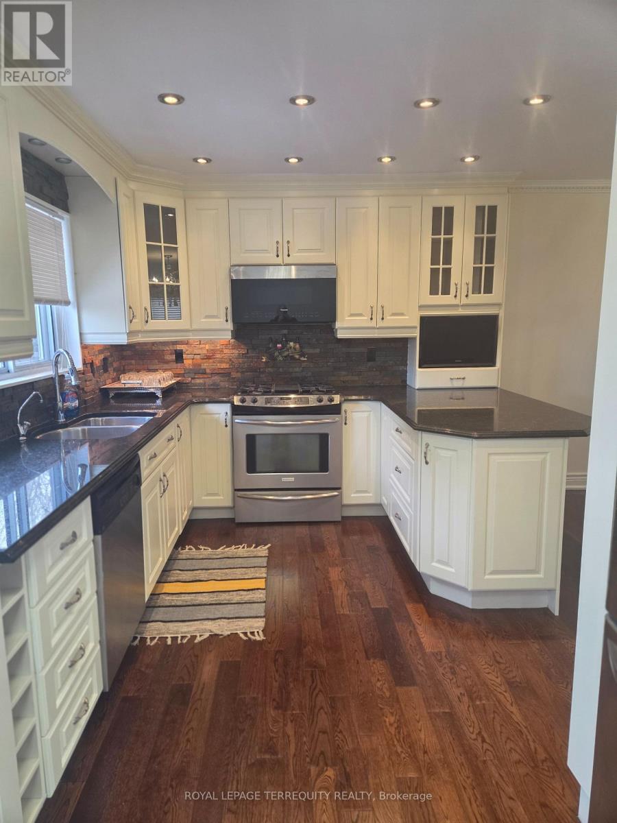 32 Randall Drive, Ajax, Ontario  L1S 6L2 - Photo 2 - E12710074