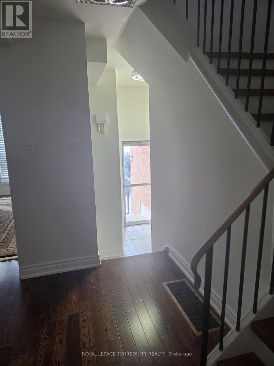 32 Randall Drive, Ajax, Ontario  L1S 6L2 - Photo 7 - E12710074