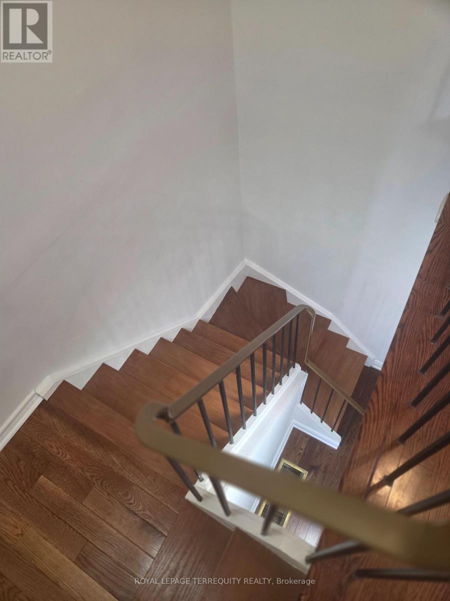 32 Randall Drive, Ajax, Ontario  L1S 6L2 - Photo 9 - E12710074