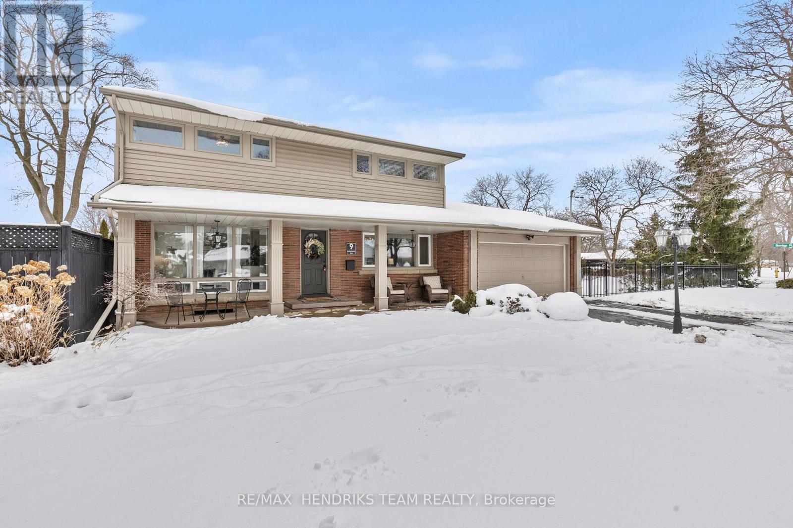 9 Rosemount Avenue, St. Catharines, Ontario  L2M 1Z4 - Photo 1 - X12710124