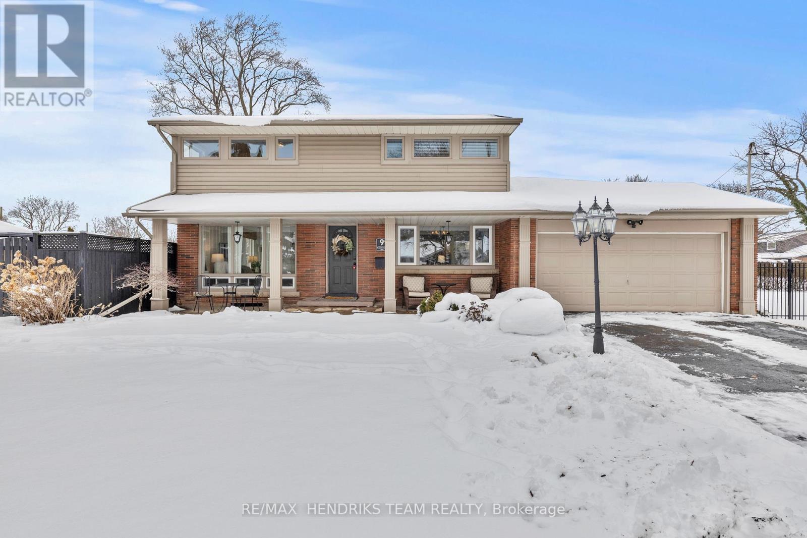 9 Rosemount Avenue, St. Catharines, Ontario  L2M 1Z4 - Photo 2 - X12710124