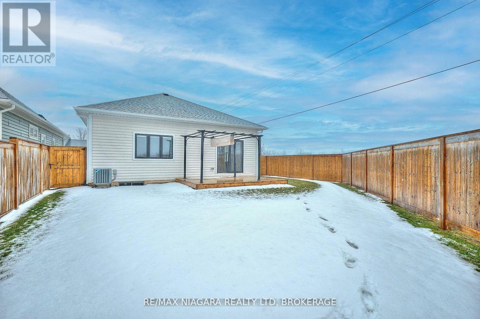 3 Beachwalk Crescent, Fort Erie (Crystal Beach), Ontario  L0S 1B0 - Photo 7 - X12710128