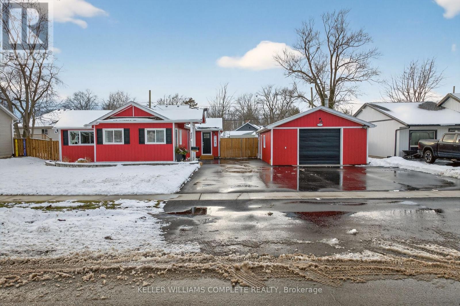 423 Ferndale Avenue, Fort Erie, Ontario  L2A 5C3 - Photo 1 - X12710224