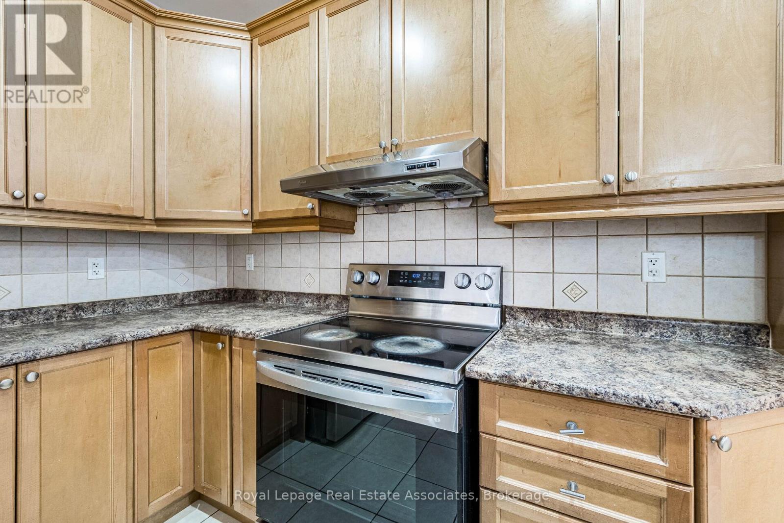 116 Everingham Circle, Brampton, Ontario  L6R 0R9 - Photo 9 - W12687882