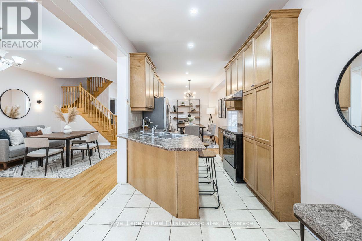 116 Everingham Circle, Brampton, Ontario  L6R 0R9 - Photo 7 - W12687882