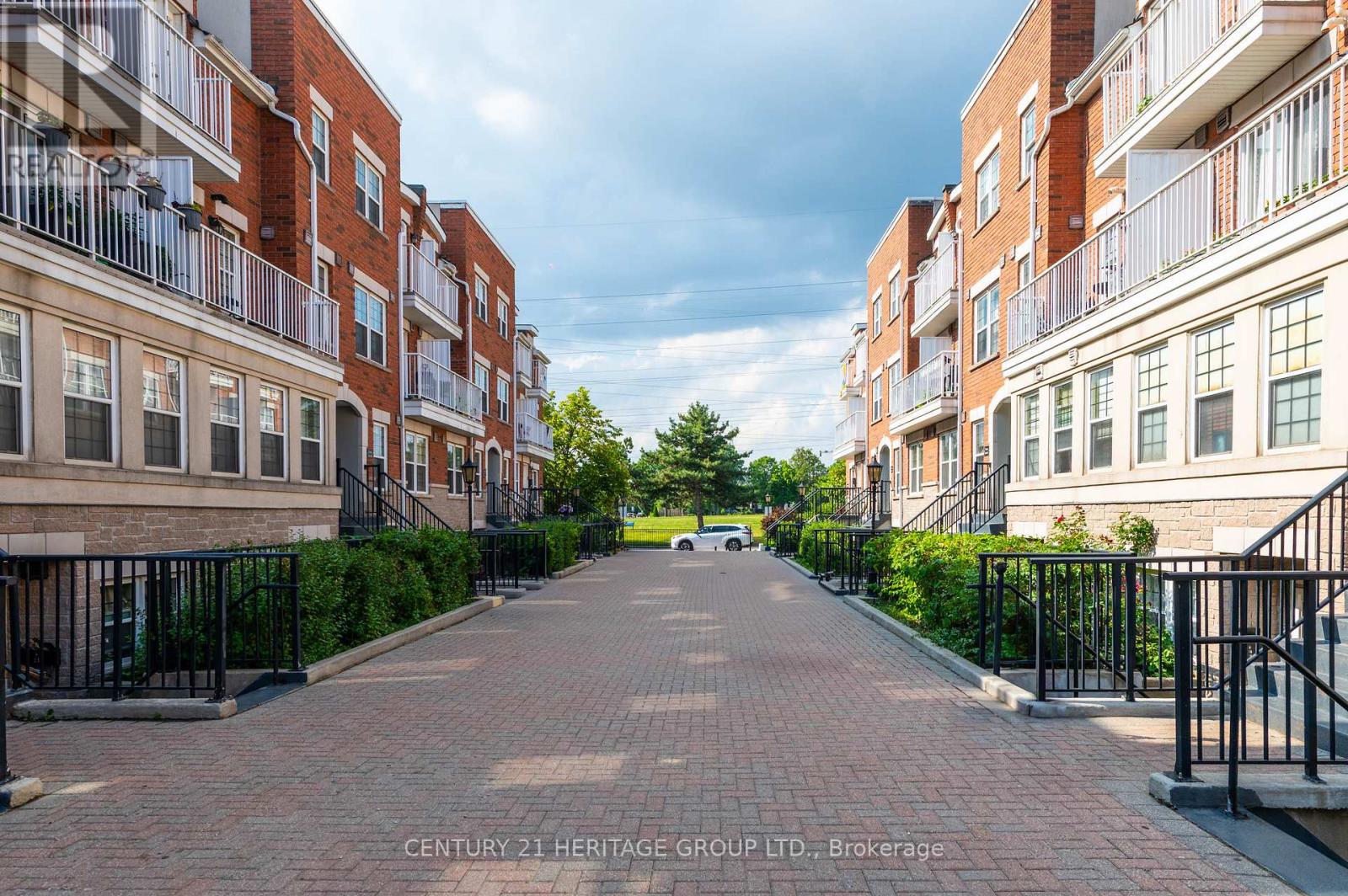 24 - 37 Four Winds Drive, Toronto, Ontario  M3J 1K7 - Photo 4 - W12707330