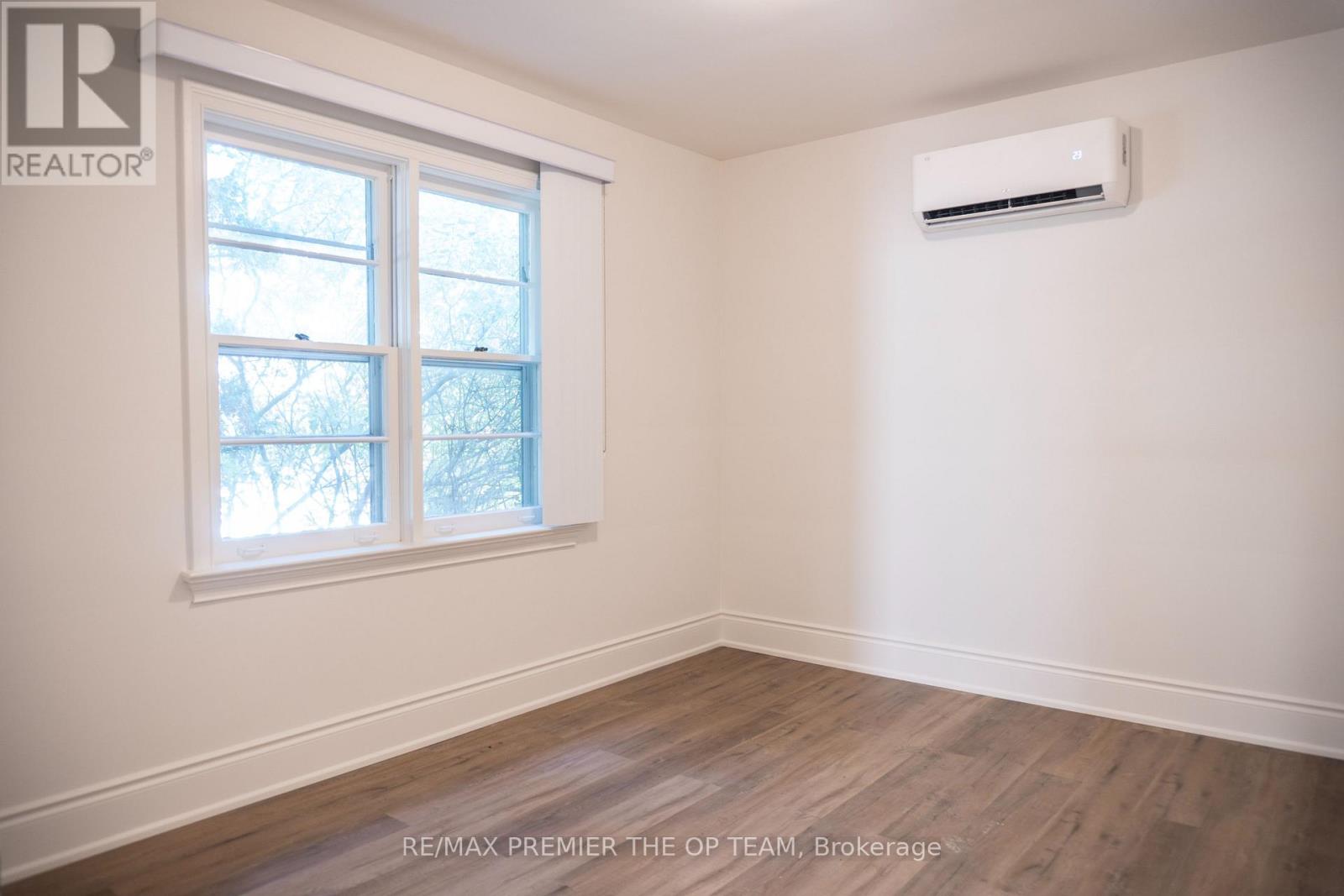 148 Martin Grove Road, Toronto, Ontario  M9B 4K9 - Photo 4 - W12708134