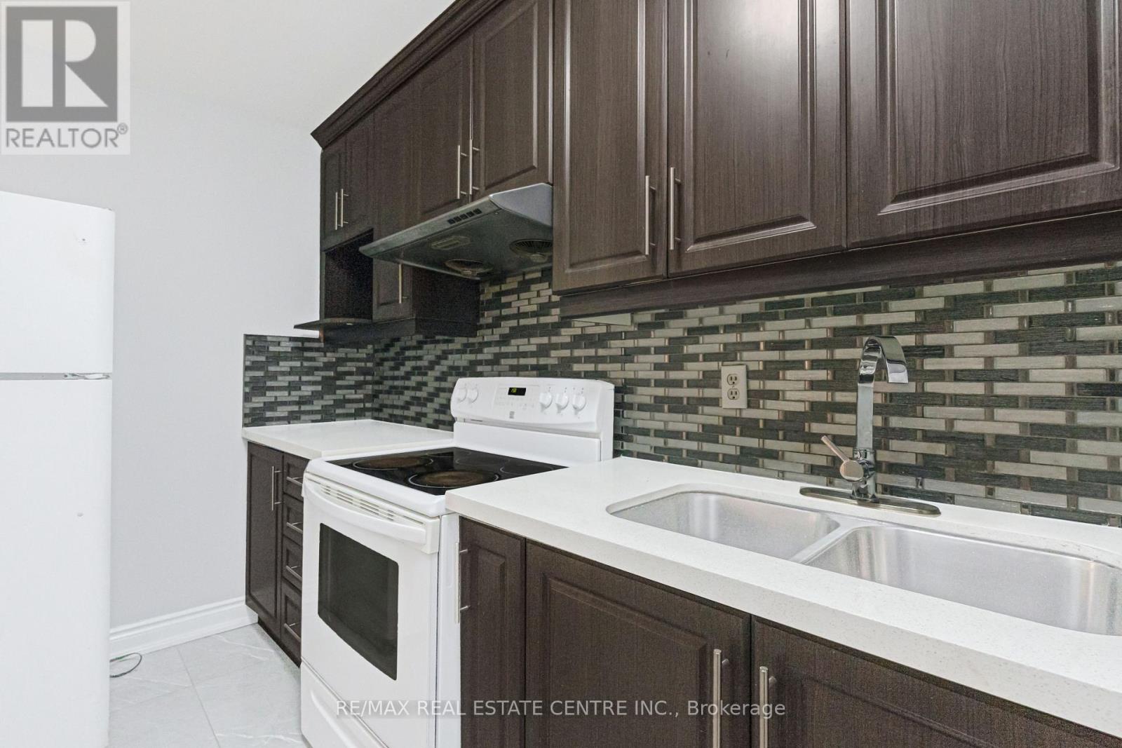 10 Pickard Lane, Brampton, Ontario  L6Y 2M5 - Photo 15 - W12709596