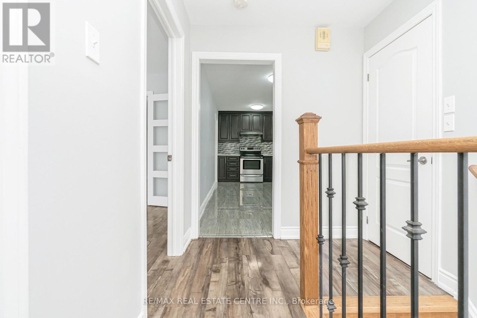 10 Pickard Lane, Brampton, Ontario  L6Y 2M5 - Photo 4 - W12709596