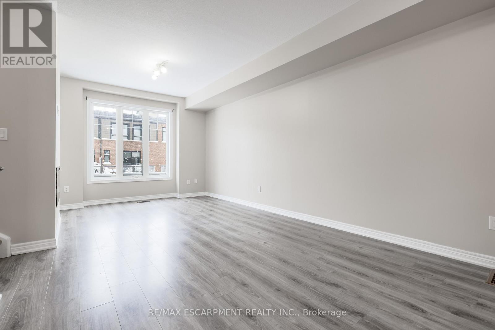 68 Esplanade Lane, Grimsby, Ontario  L3M 0H2 - Photo 14 - X12704206