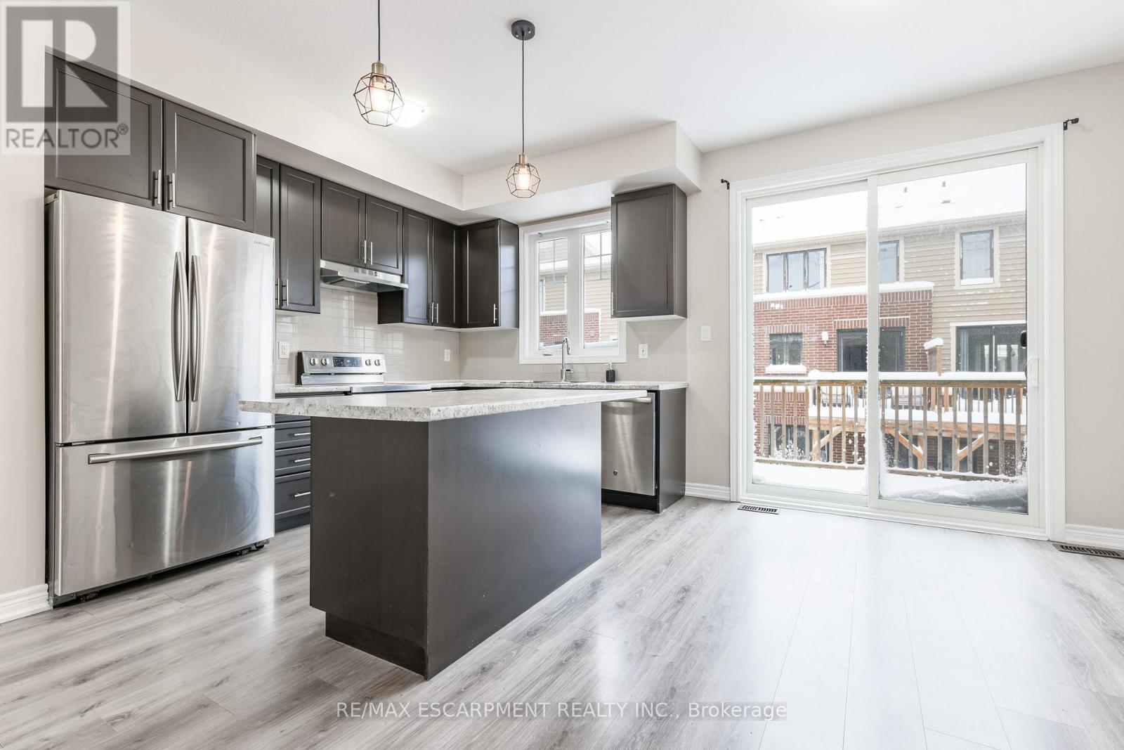 68 Esplanade Lane, Grimsby, Ontario  L3M 0H2 - Photo 10 - X12704206