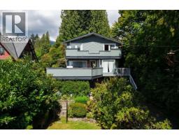 368 E KINGS ROAD, North Vancouver, British Columbia