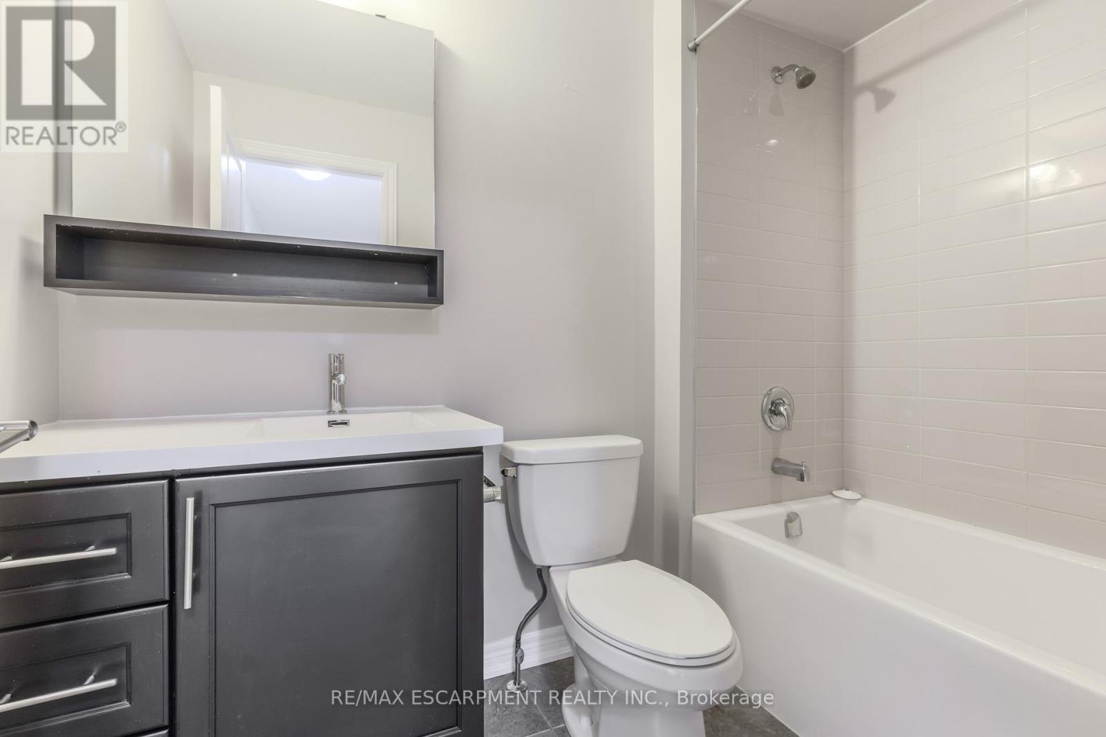 68 Esplanade Lane, Grimsby, Ontario  L3M 0H2 - Photo 26 - X12704206