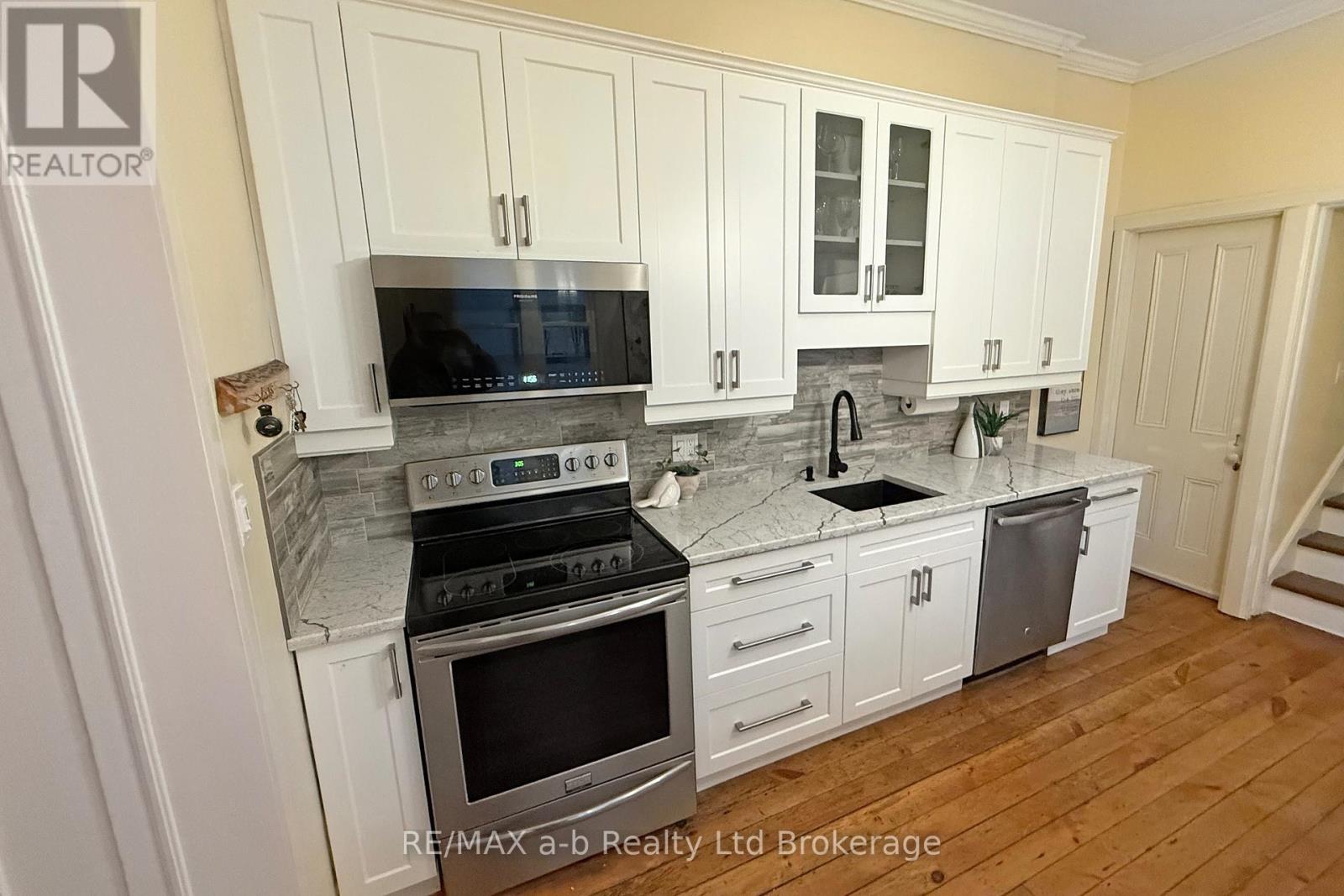 63 Vansittart Avenue, Woodstock, Ontario  N4S 6E3 - Photo 19 - X12705604