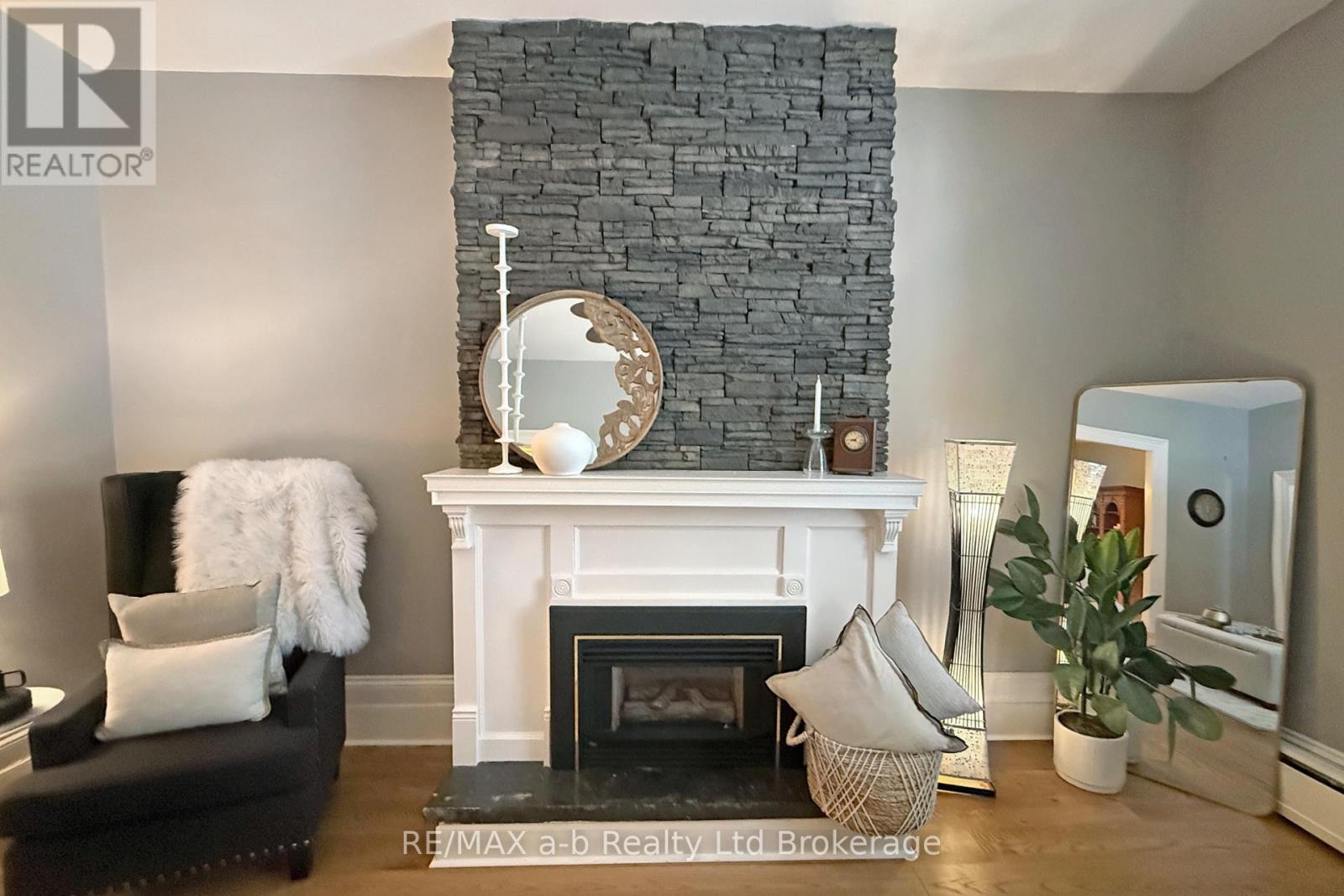 63 Vansittart Avenue, Woodstock, Ontario  N4S 6E3 - Photo 12 - X12705604